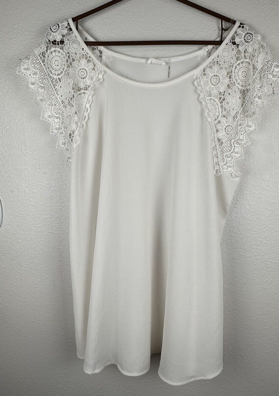 Trendy JS Women’s White Lace Sleeveless Top Floral Lacey Flowy Romantic Size 1X
